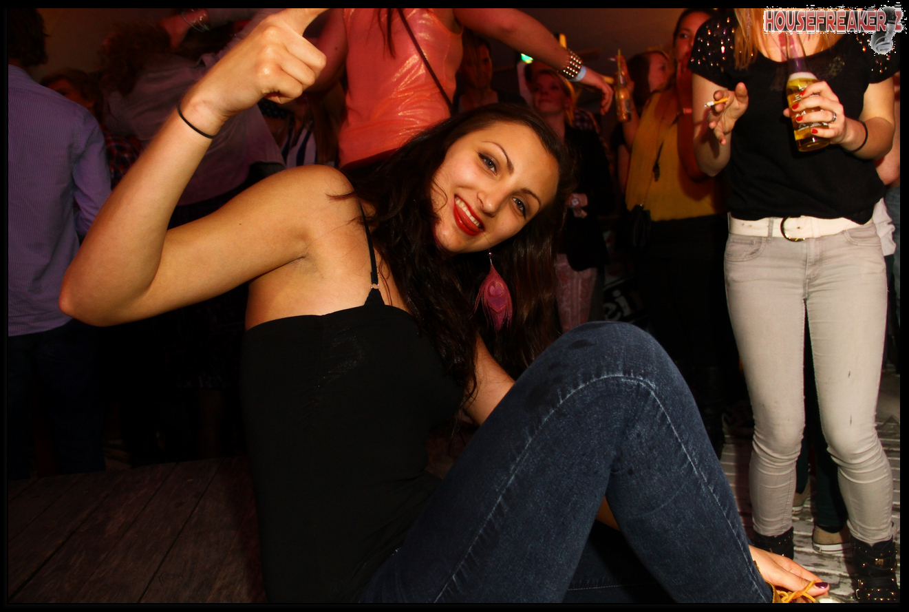 1321x889 pixels (1.144K)